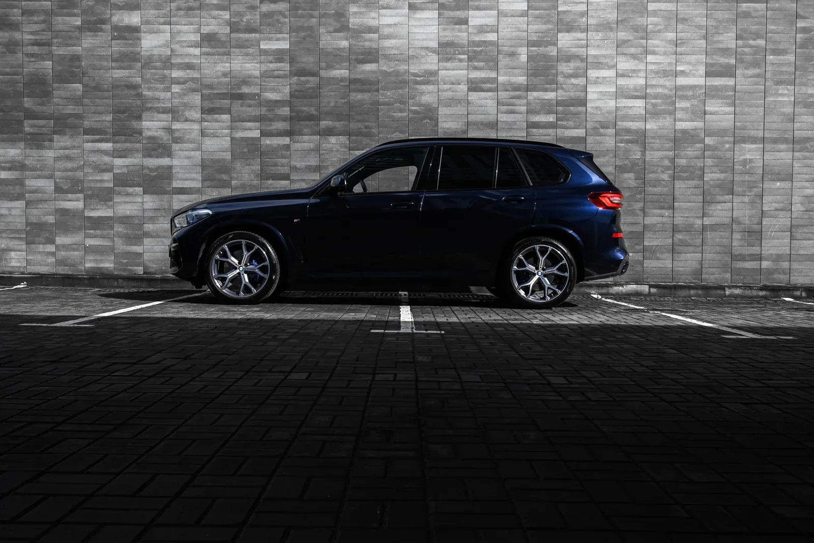 BMW X5 Family Edition — вид сбоку