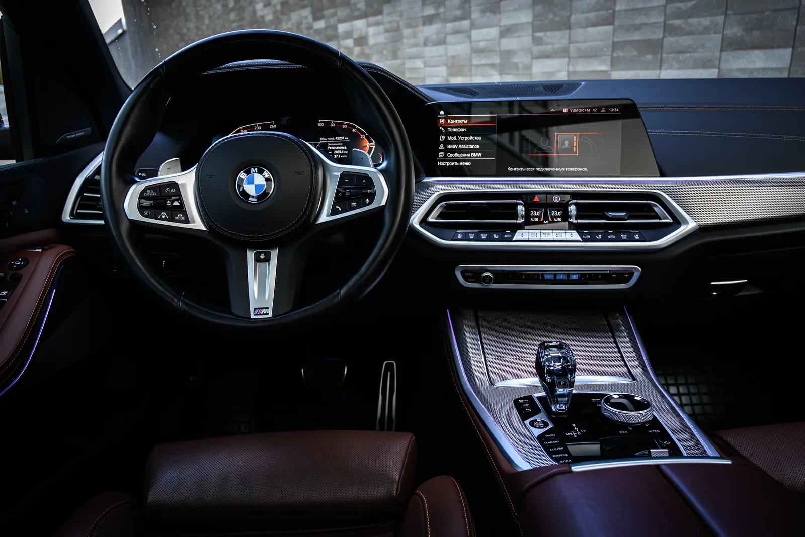 BMW X5 Family Edition — салон и панель приборов