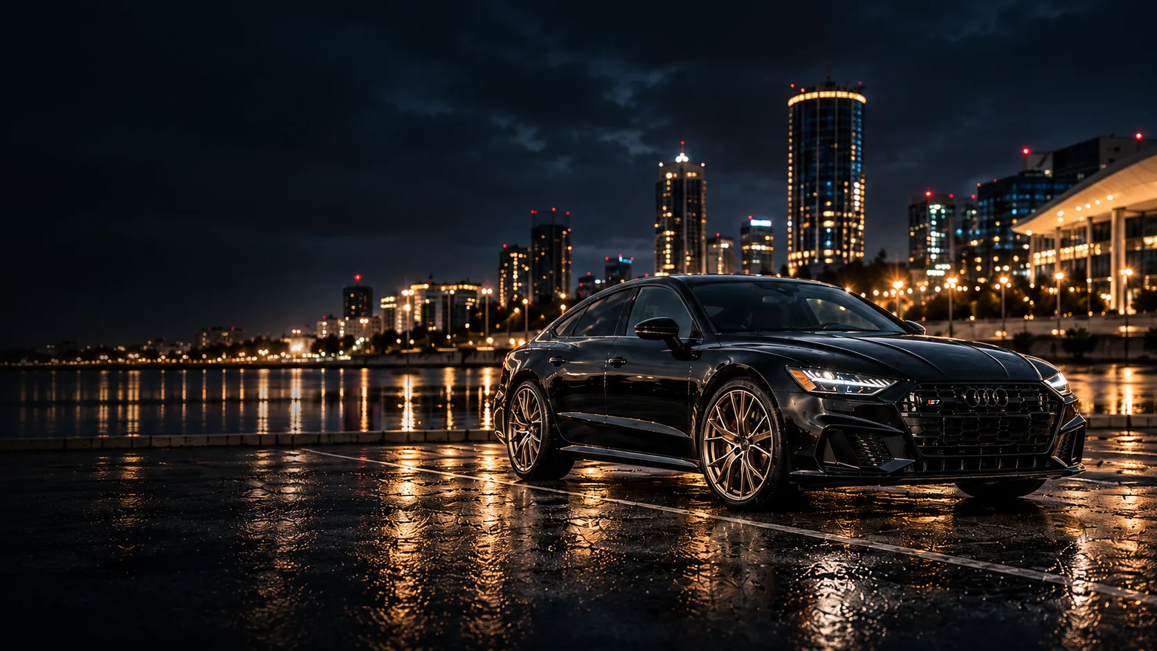 Чёрная Audi S7 в вечернем Минске