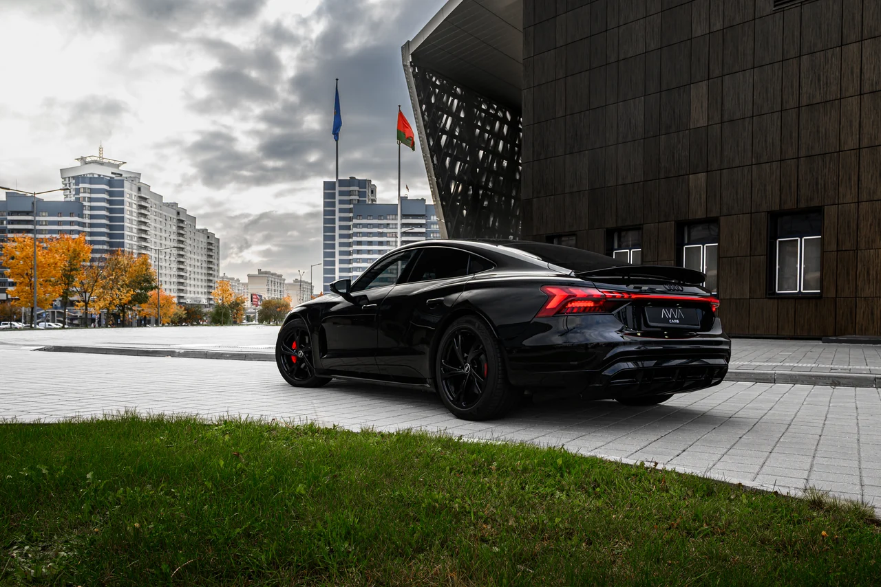 Audi e-tron GT — фото 5