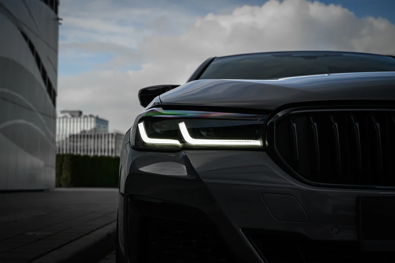 BMW M550i — фото 3