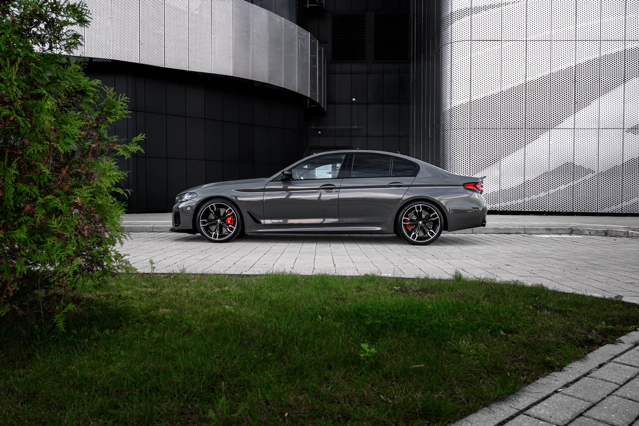 BMW M550i — фото 4