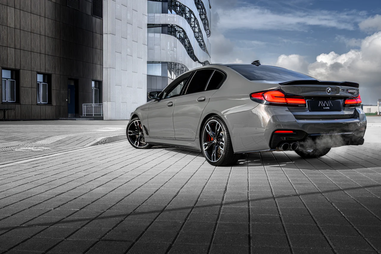 BMW M550i — фото 7