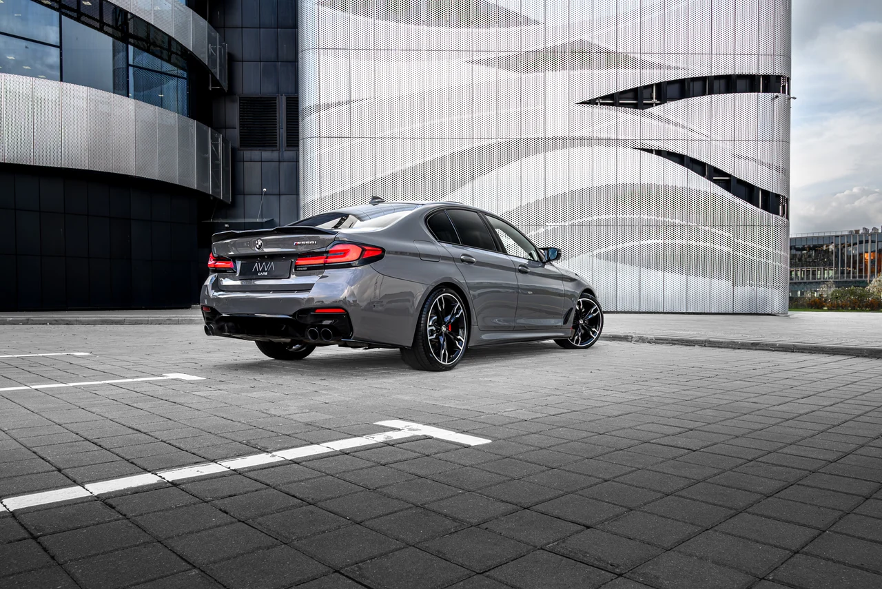 BMW M550i — фото 8