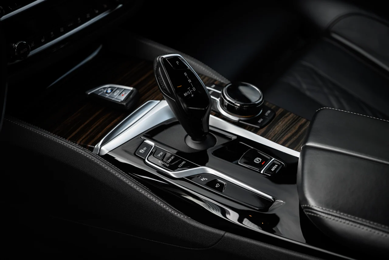 BMW M550i — фото 13