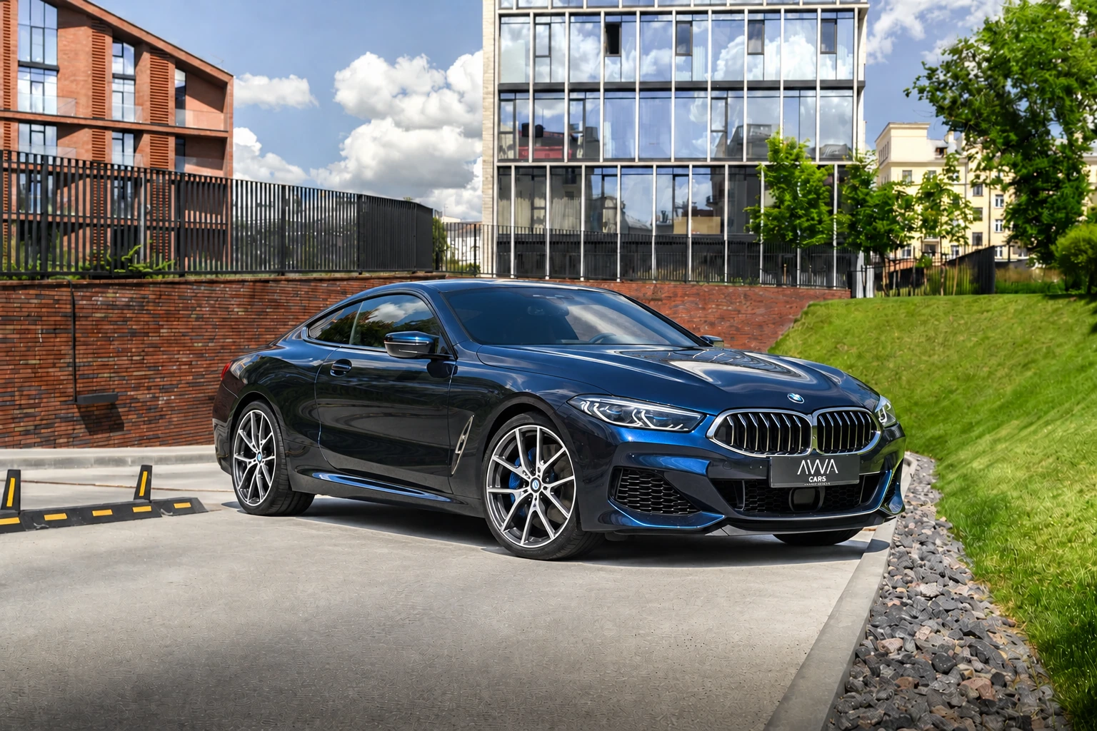BMW M8 xDrive готов к поездке