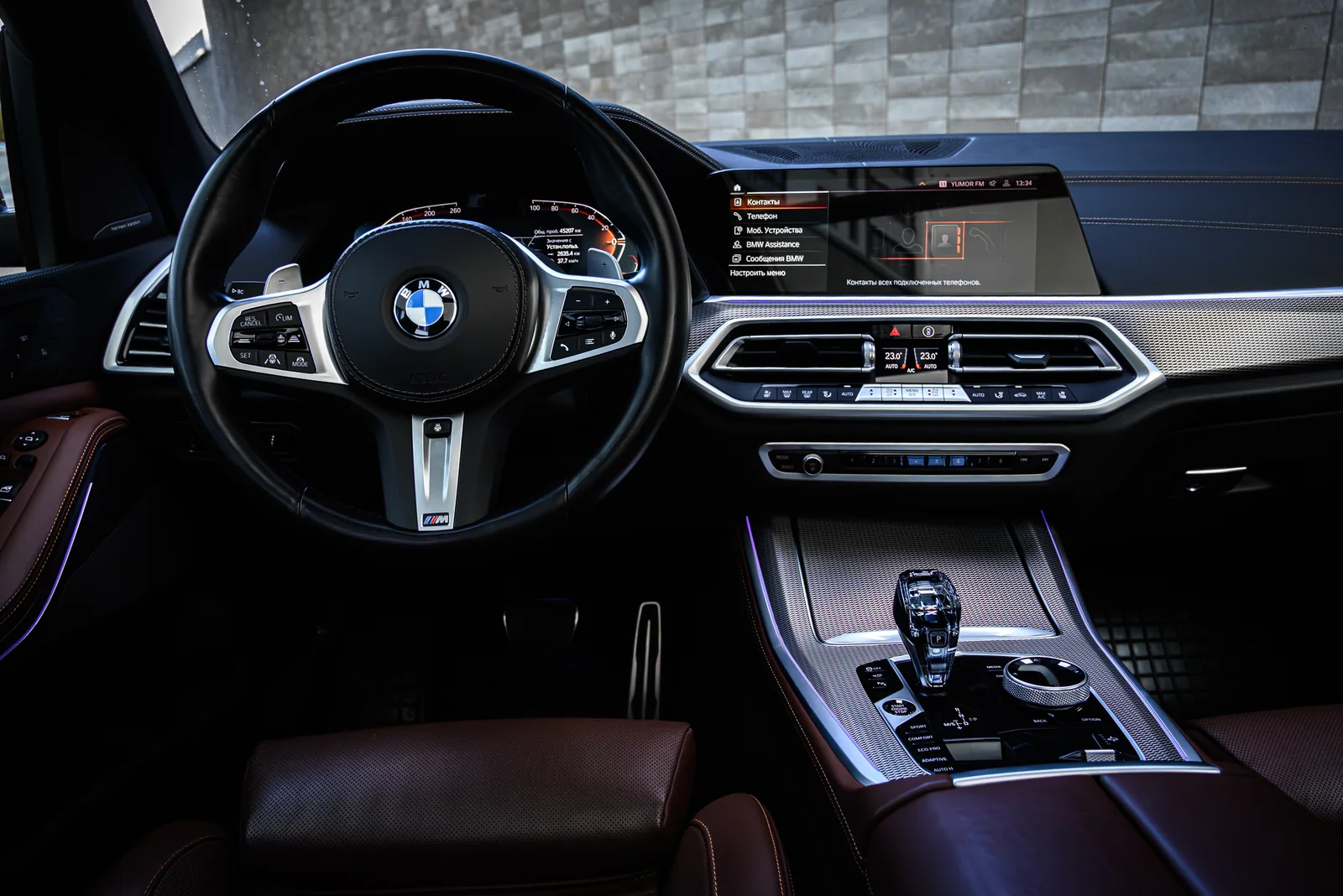 BMW X5 Family Edition — салон и панель приборов